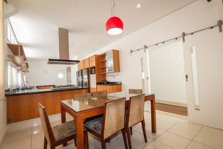 Casa para alugar com 700m², 4 quartos e 5 vagasCozinha