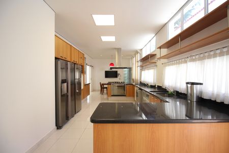Casa para alugar com 700m², 6 quartos e 5 vagasCozinha