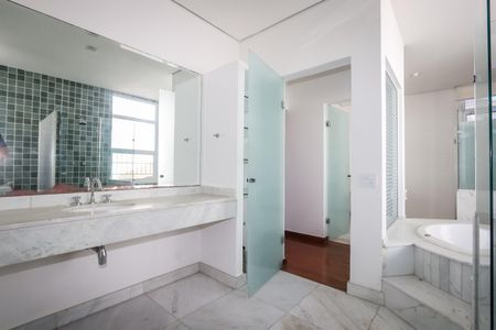 Casa para alugar com 700m², 4 quartos e 5 vagasBanheiro da Suite Master