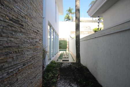 Casa para alugar com 700m², 6 quartos e 5 vagasEspelho D'Água