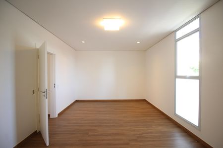 Casa para alugar com 700m², 6 quartos e 5 vagasCloset da Suíte Master