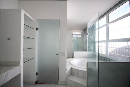 Casa para alugar com 700m², 6 quartos e 5 vagasBanheiro da Suíte Master