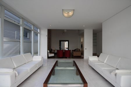Sala 2 de casa para alugar com 6 quartos, 700m² em Jardim Guedala, São Paulo