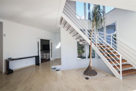 Casa para alugar com 700m², 4 quartos e 5 vagasEntrada