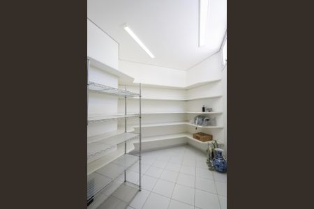 Casa para alugar com 700m², 4 quartos e 5 vagasDispensa