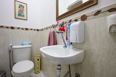Casa de condomínio à venda com 128m², 2 quartos e 2 vagasLavabo