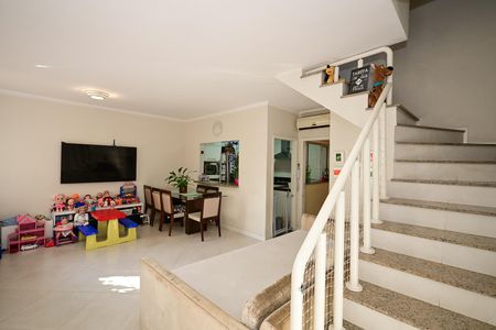 Casa de condomínio à venda com 128m², 2 quartos e 2 vagasSala