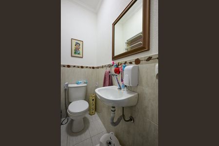 Casa de condomínio à venda com 128m², 2 quartos e 2 vagasLavabo