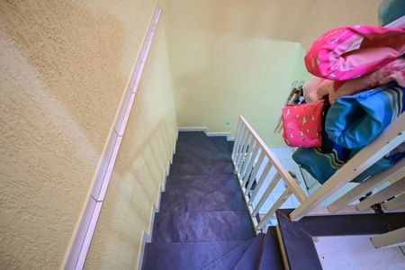 Casa de condomínio à venda com 128m², 2 quartos e 2 vagasEscada 2