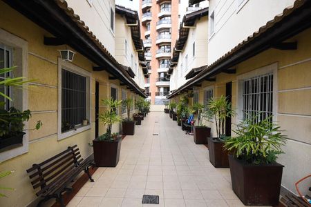 Casa de condomínio à venda com 128m², 2 quartos e 2 vagasEntrada
