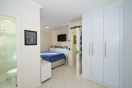 Casa de condomínio à venda com 128m², 2 quartos e 2 vagasSuíte