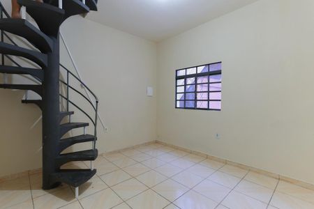 Sala de casa para alugar com 2 quartos, 75m² em Jardim Elisa Maria, São Paulo