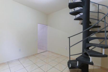 Sala de casa para alugar com 2 quartos, 75m² em Jardim Elisa Maria, São Paulo