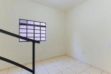 Sala de casa para alugar com 2 quartos, 75m² em Jardim Elisa Maria, São Paulo