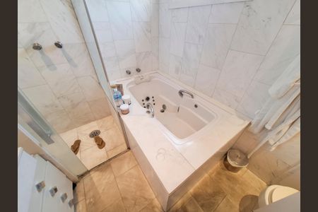 Apartamento para alugar com 120m², 3 quartos e 4 vagasBanheiro Quarto 3