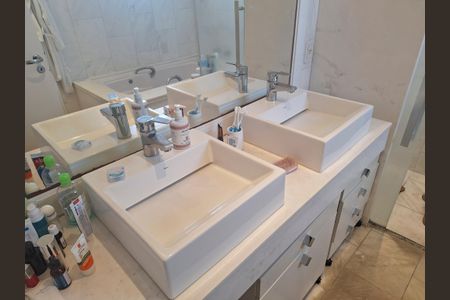 Apartamento para alugar com 120m², 3 quartos e 4 vagasBanheiro Quarto 3
