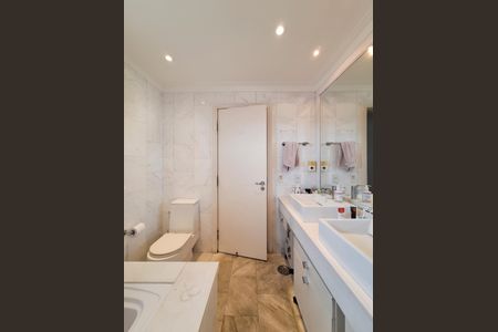 Apartamento para alugar com 120m², 3 quartos e 4 vagasBanheiro Quarto 3