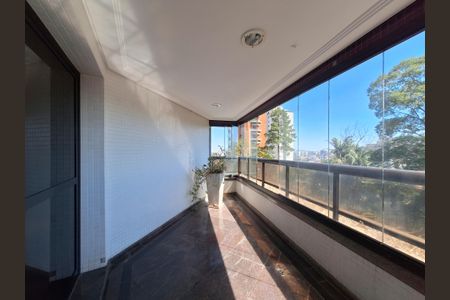 Apartamento para alugar com 120m², 3 quartos e 4 vagasVaranda