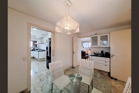 Apartamento para alugar com 120m², 3 quartos e 4 vagasCopa