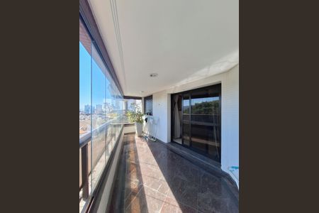 Apartamento para alugar com 120m², 3 quartos e 4 vagasVaranda