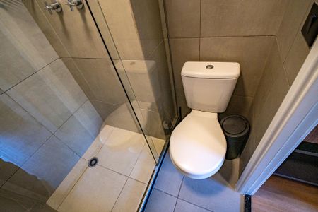 Banheiro de kitnet/studio à venda com 1 quarto, 17m² em Vila Indiana, São Paulo