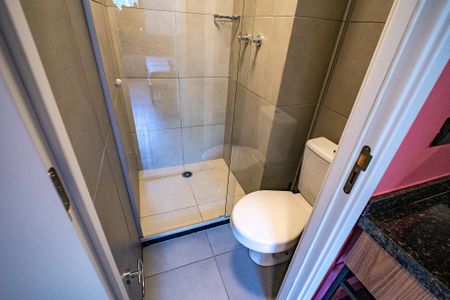 Banheiro de kitnet/studio à venda com 1 quarto, 17m² em Vila Indiana, São Paulo