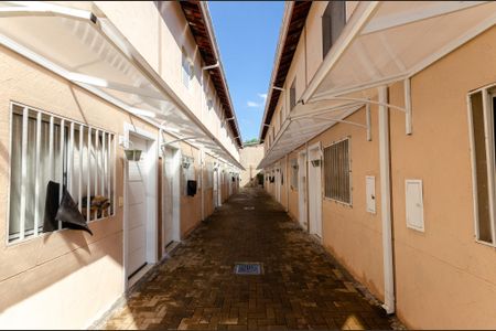 Casa de condomínio à venda com 57m², 2 quartos e 1 vagaCorredor externo