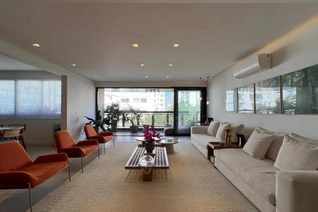 Apartamento à venda com 265m², 4 quartos e 3 vagasSala com móveis modernos e iluminação natural, com vista para a varanda e jardim.