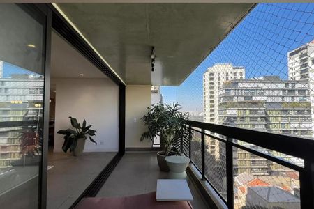 Apartamento à venda com 265m², 4 quartos e 3 vagasVaranda com vista para o bairro, com plantas e móveis simples.