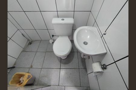 Banheiro - torneira de casa à venda com 3 quartos, 125m² em Vila Liviero, São Paulo