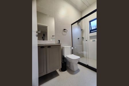 Casa de condomínio para alugar com 180m², 2 quartos e 1 vagaBanheiro da Suíte 1