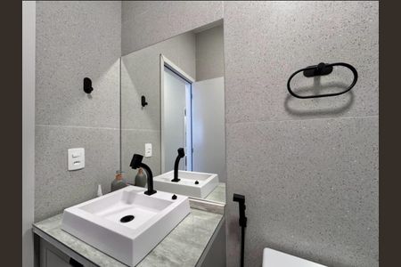 Casa de condomínio para alugar com 180m², 2 quartos e 1 vagaBanheiro Social
