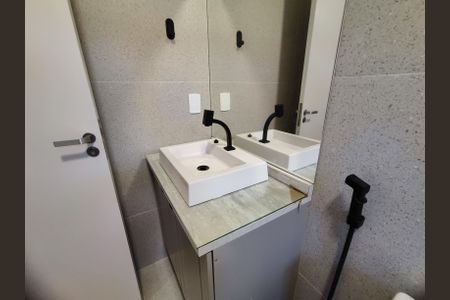 Casa de condomínio para alugar com 180m², 2 quartos e 1 vagaBanheiro da Suíte 1