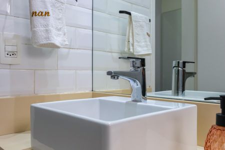 Apartamento à venda com 73m², 2 quartos e 2 vagasBanheiro da Suíte