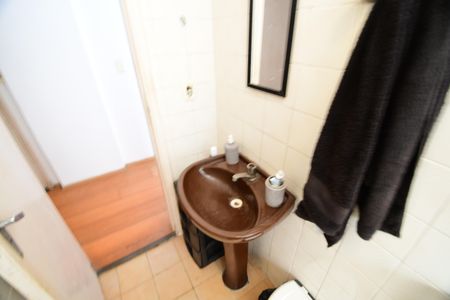 Banheiro de apartamento à venda com 1 quarto, 45m² em Vila Itapura, Campinas