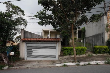 Casa à venda com 110m², 4 quartos e 1 vaga Casa à venda com 110m², 4 quartos e 1 vagaFachada