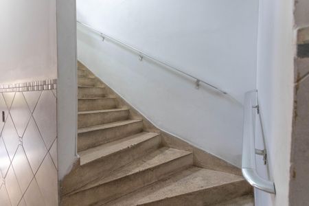 Apartamento para alugar com 44m², 1 quarto e 1 vagaEscada do prédio 