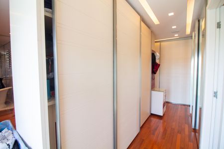 Apartamento à venda com 210m², 3 quartos e 4 vagasCloset da Suíte 2
