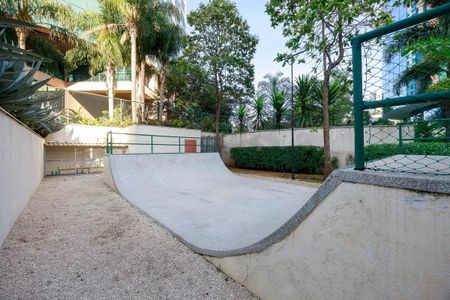 Apartamento à venda com 210m², 3 quartos e 4 vagasÁrea comum - Skate