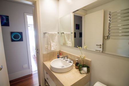 Apartamento à venda com 210m², 3 quartos e 4 vagasBanheiro