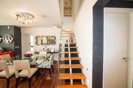 Apartamento à venda com 210m², 3 quartos e 4 vagasEscada