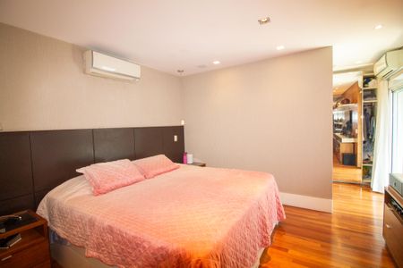 Apartamento à venda com 210m², 3 quartos e 4 vagasQuarto 3 - Suíte 2