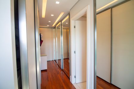 Apartamento à venda com 210m², 3 quartos e 4 vagasCloset da Suíte 2