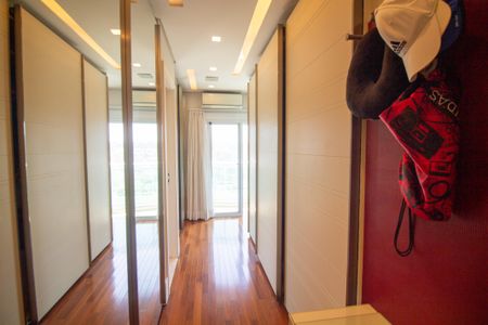 Apartamento à venda com 210m², 3 quartos e 4 vagasCloset da Suíte 2