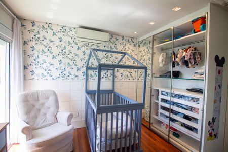 Apartamento à venda com 210m², 3 quartos e 4 vagasQuarto 2 - Suíte 1