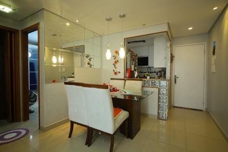 Sala de apartamento à venda com 2 quartos, 55m² em Conjunto Residencial Pombeva, São Bernardo do Campo