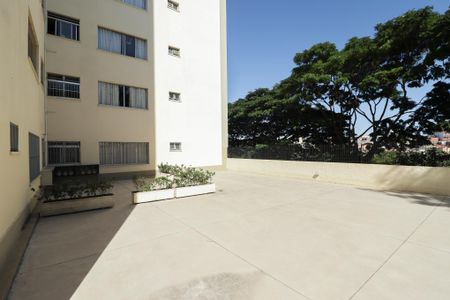 Apartamento para alugar com 74m², 2 quartos e 1 vagaárea comum