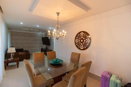 Casa à venda com 3 quartos, 450m² em Itaipu, Niterói