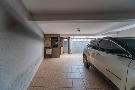 Casa à venda com 189m², 3 quartos e 4 vagas Casa à venda com 189m², 3 quartos e 4 vagasGaragem