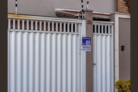 Casa à venda com 189m², 3 quartos e 4 vagas Casa à venda com 189m², 3 quartos e 4 vagasPlaca Instalada na Fachada